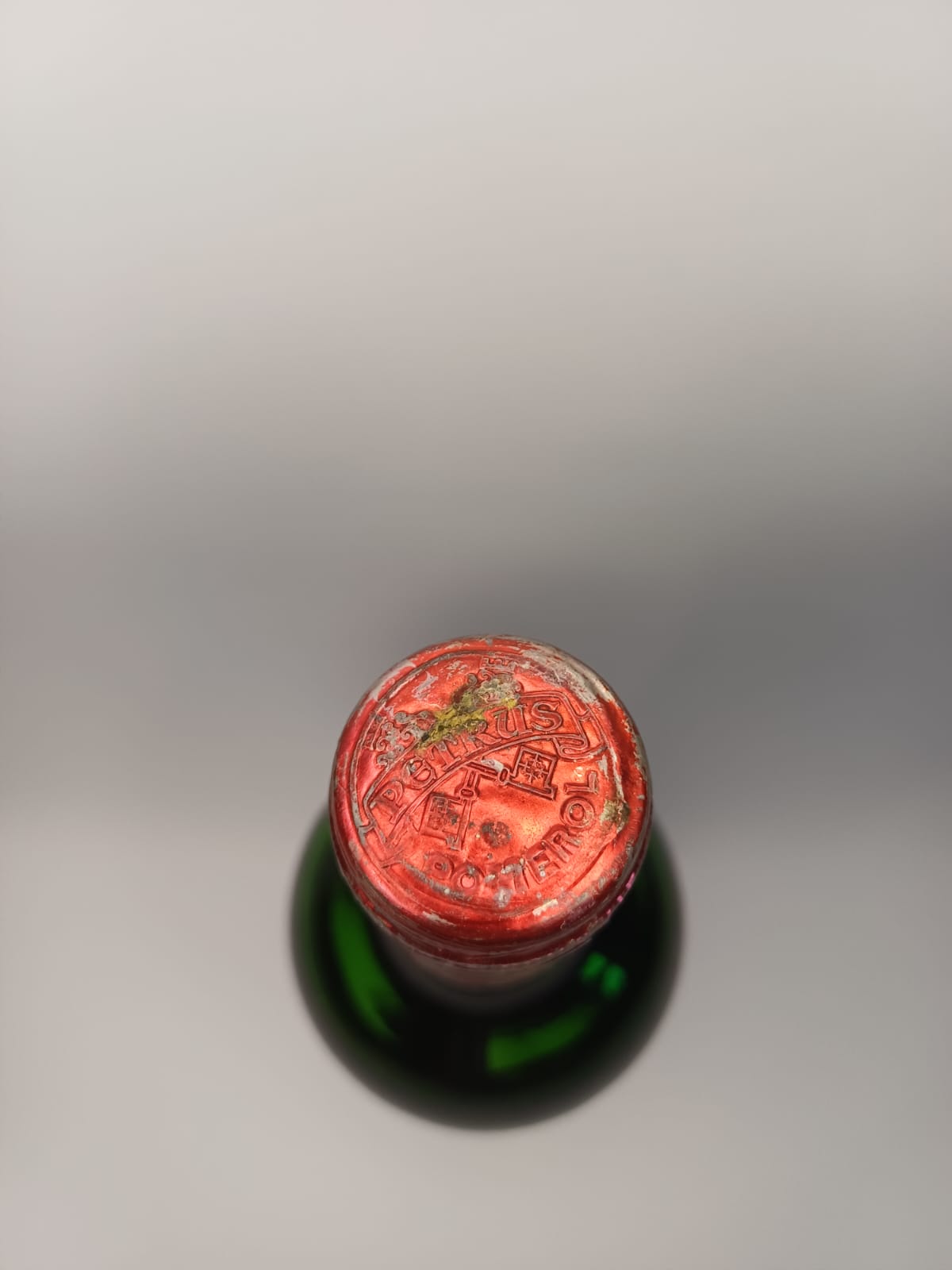 Bouteille de vin Pétrus 1977 – Pomerol Vinaé