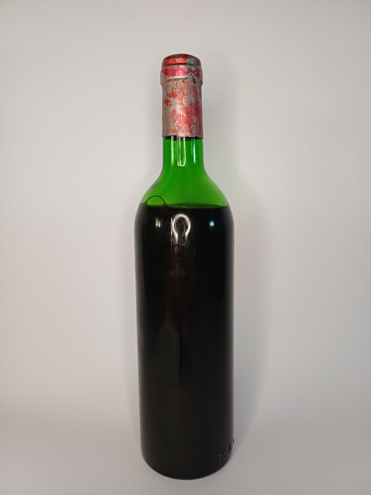 Bouteille de vin Pétrus 1977 – Pomerol Vinaé
