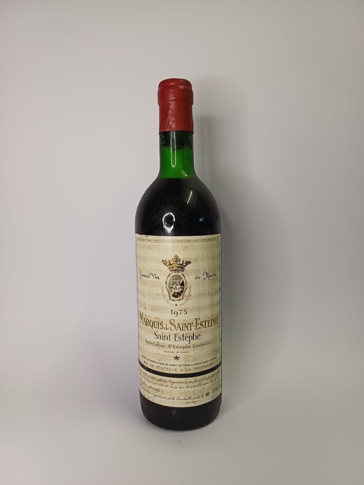 Bouteille de vin Saint-Estèphe 1975 – Marquis de Saint-Estèphe Vinaé