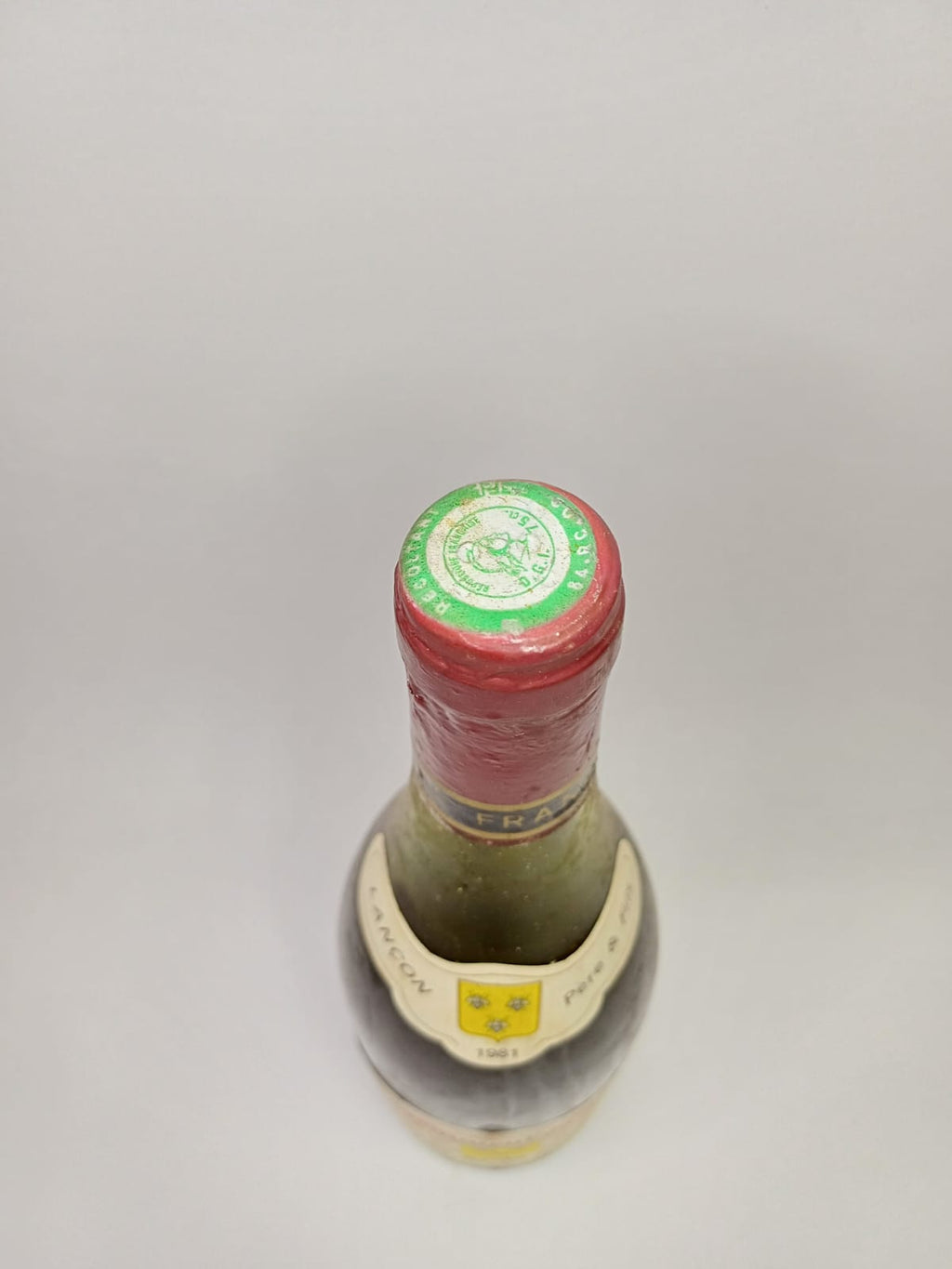 Bouteille de vin Châteauneuf-du-Pape 1981 – Domaine de la solitude Vinaé