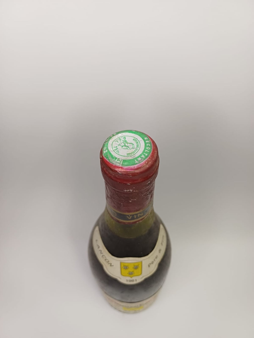 Bouteille de vin Châteauneuf-du-Pape 1981 – Domaine de la solitude Vinaé