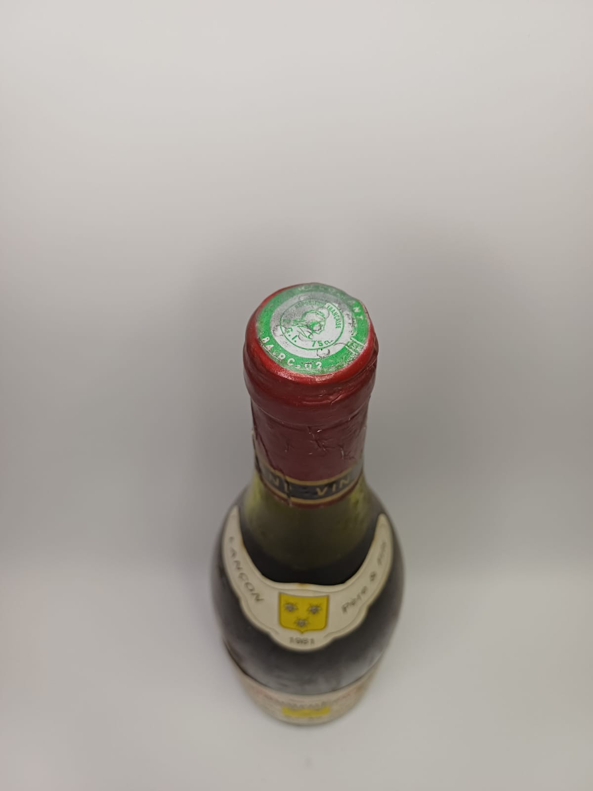 Bouteille de vin Châteauneuf-du-Pape 1981 – Domaine de la solitude Vinaé