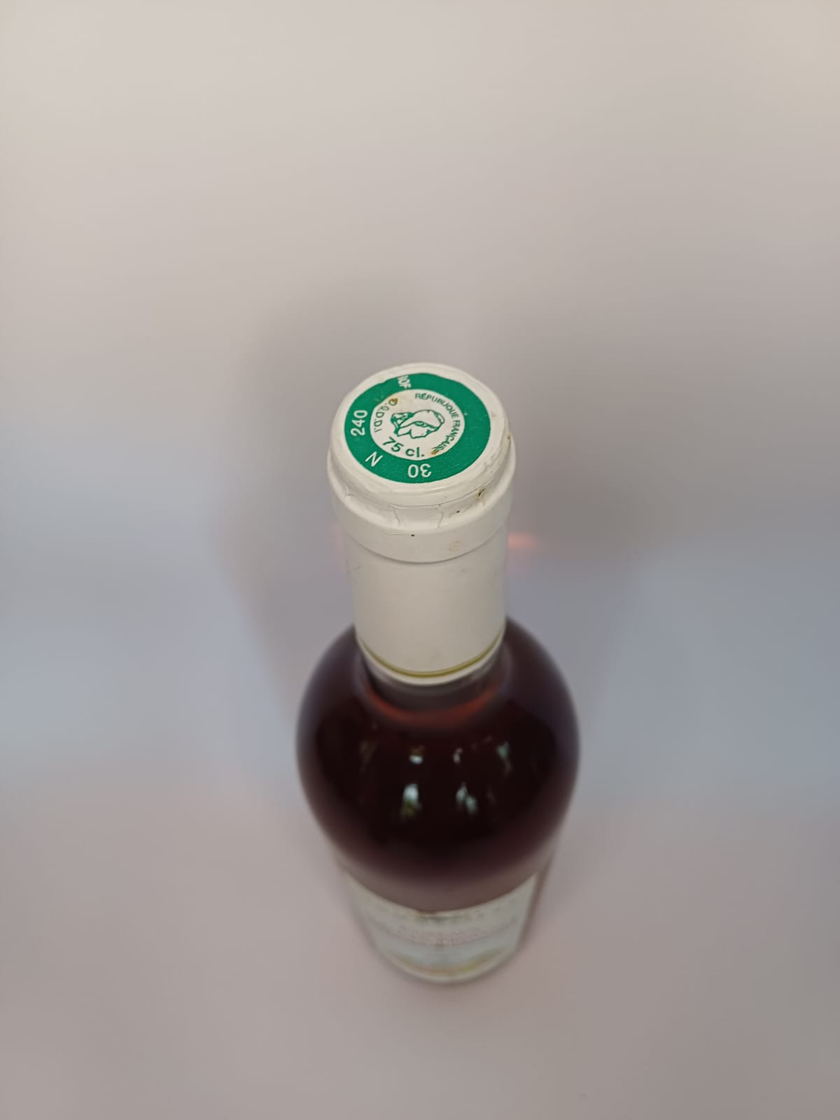 Bouteille de vin Club des sommeliers 2004 – Coteaux d'aix en provence Vinaé